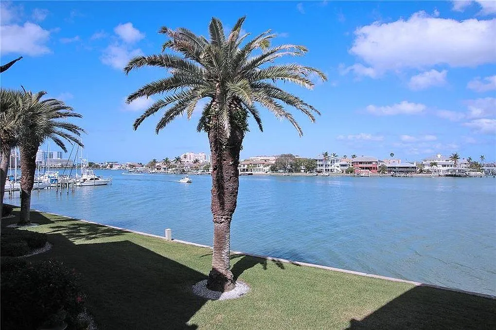 867 Bayway Blvd — Photo 1