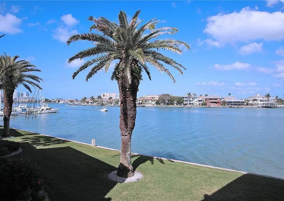 867 Bayway Blvd