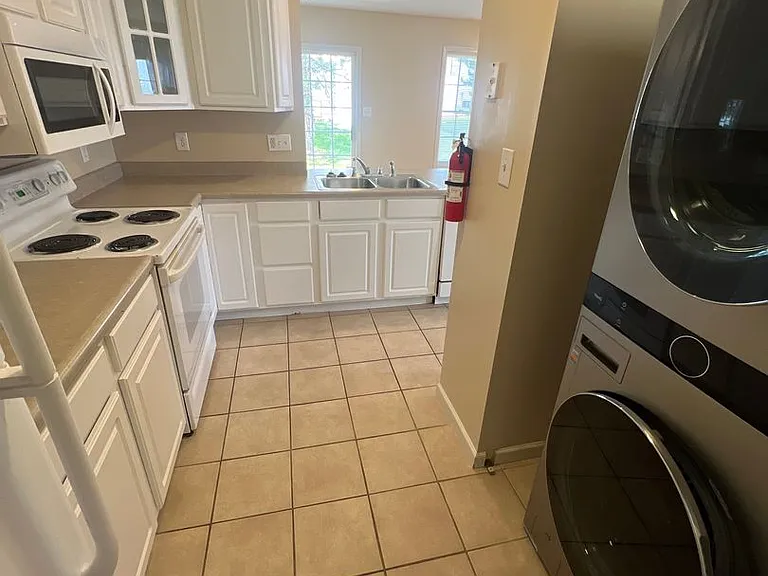 2620 E Oaklawn Ct — Photo 5