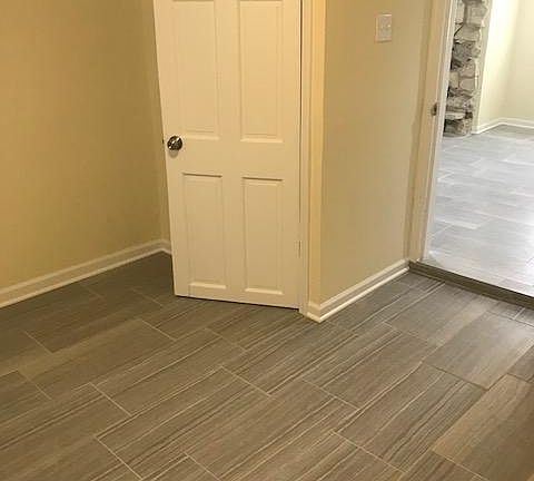 3rd image of 2301 N Monticello Ave #0
