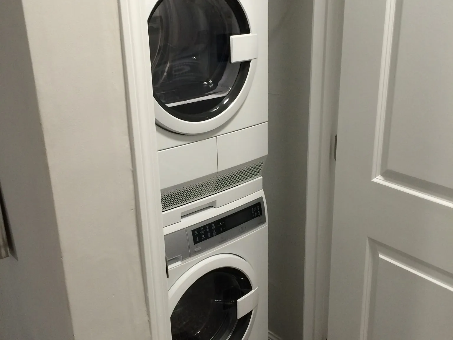 1 bed, 9999 sqft, $4,300 — Photo 4