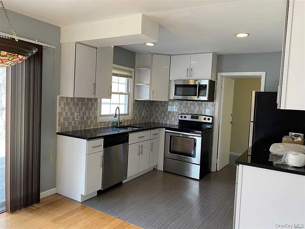 5 bed, 2.0 bath, 1500 sqft, $4,300 — Photo 4