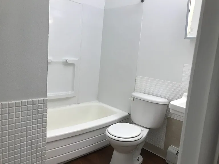 Holland Gardens Apartments — Photo 43