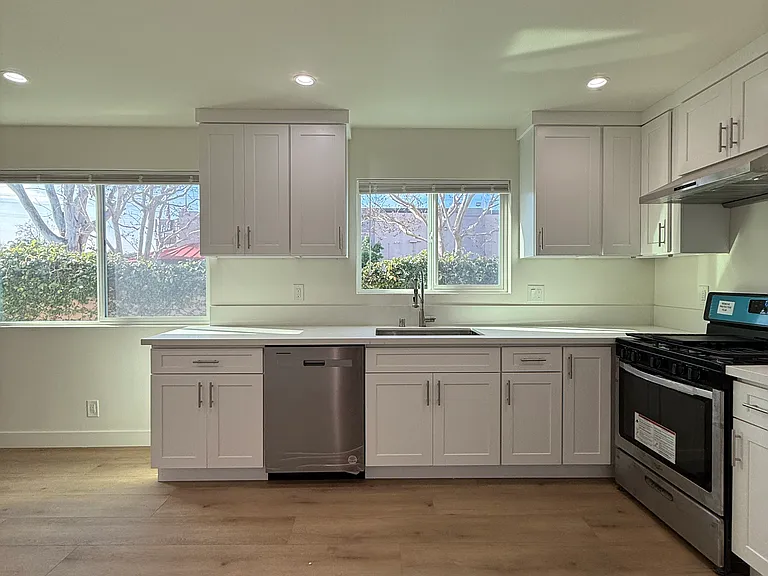 2465 Torrance Blvd — Photo 7