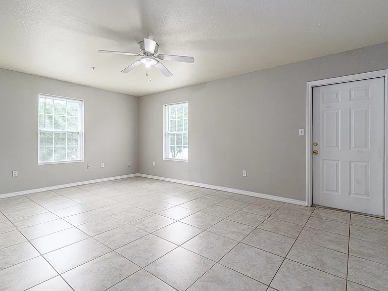 100 Corwin Dr — Photo 14