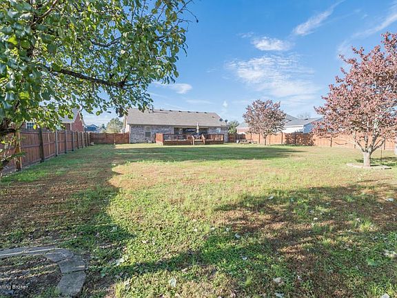 4th image of 251 Fillmore Cir