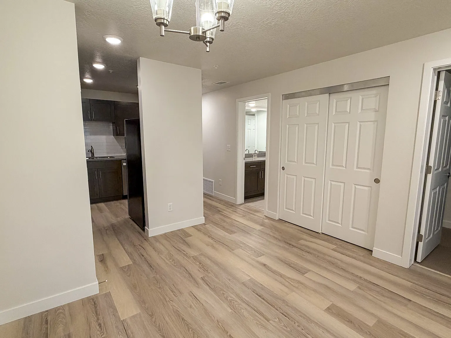 1 bed, 800 sqft, $1,600 — Photo 3
