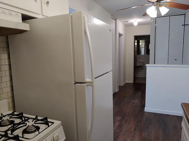 2420 Dupont Ave S — Photo 6
