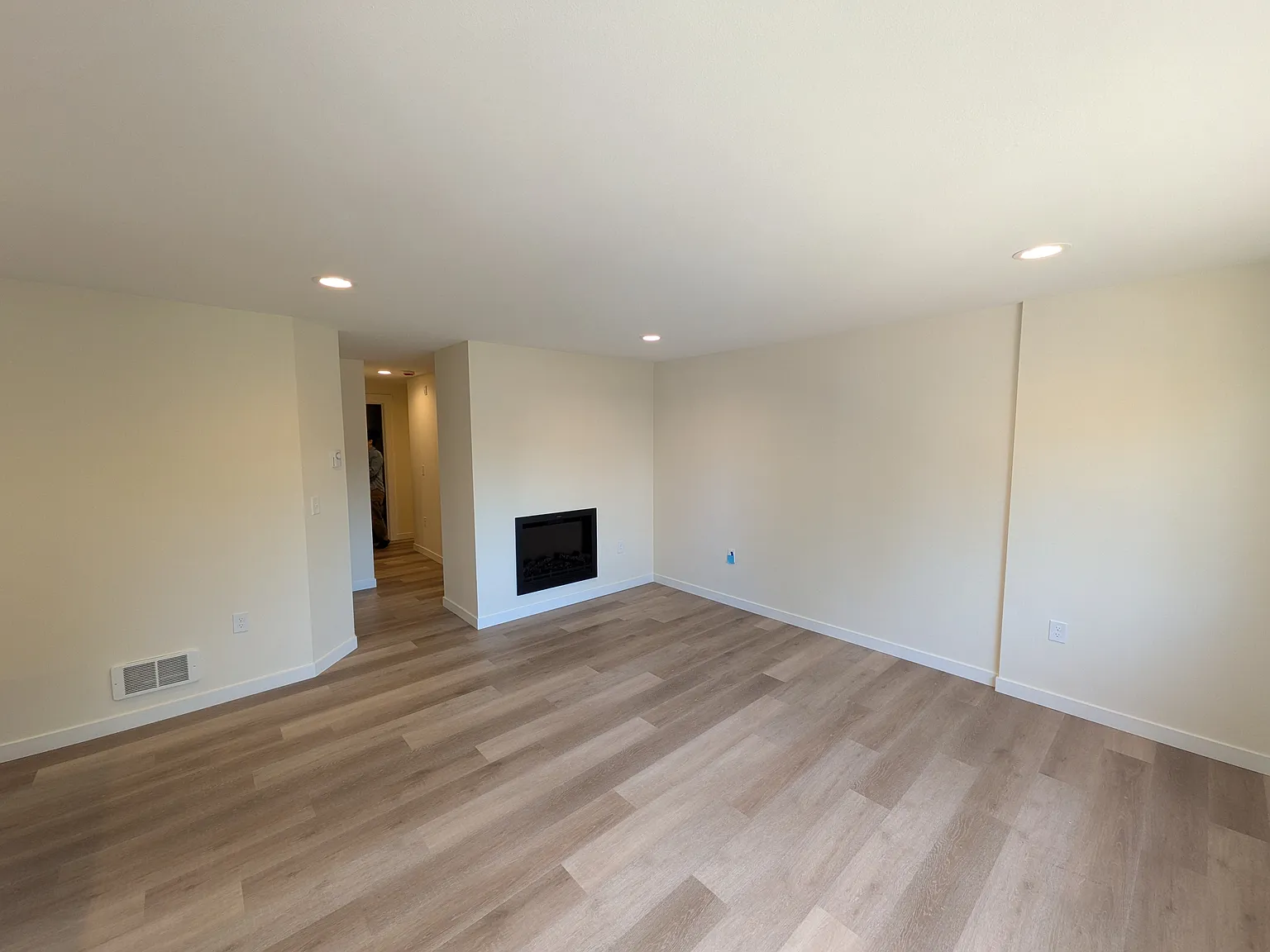 2 bed, 1.5 bath, 735 sqft, $2,200 — Photo 2