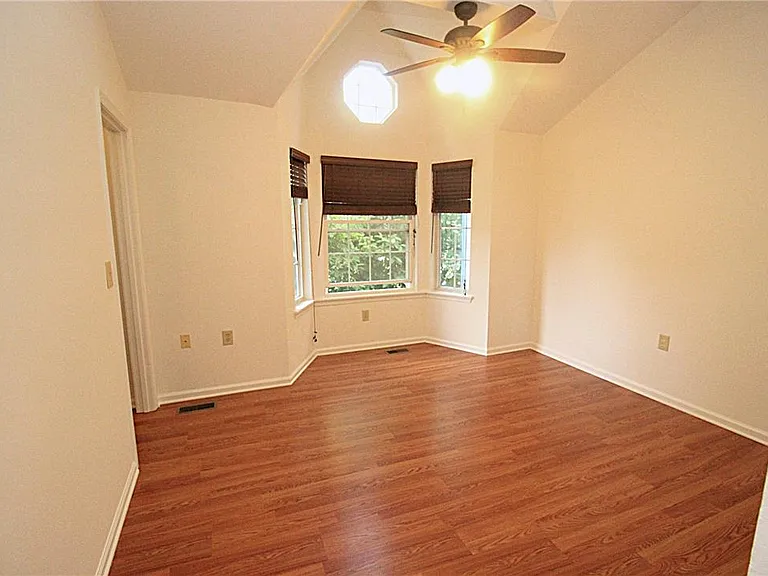 106 Founders Ct — Photo 15
