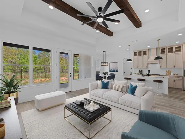 701 Grace Ln, Fredericksburg, TX 78624