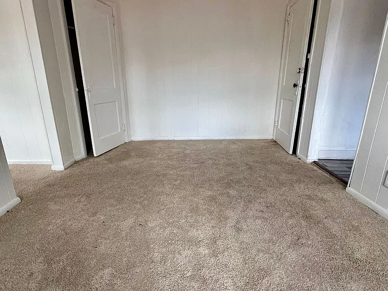 Clifton Ave 1001 — Photo 13
