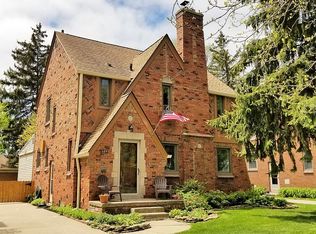 429 Maison Rd, Grosse Pointe Farms, MI 48236