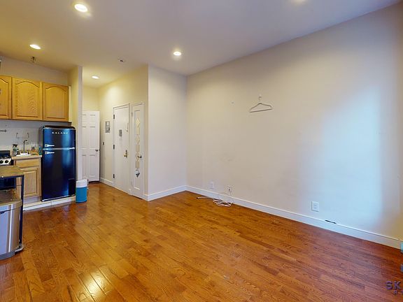 3rd image of 1598 3rd Ave APT 4B