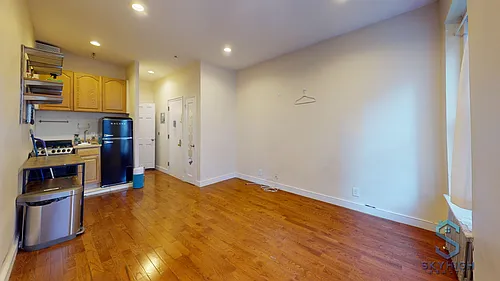 1598 3rd Ave #2A Photo 1 1598 3rd Ave #2A Photo 1