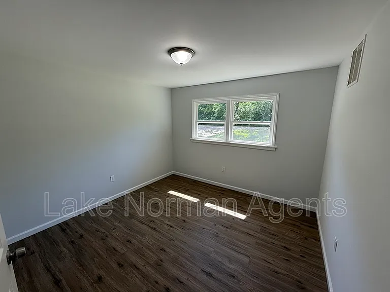 2320 Shade Tree St #1 — Photo 6