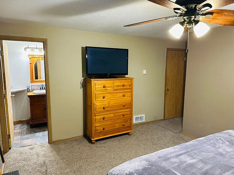 128 Bunting Dr — Photo 16