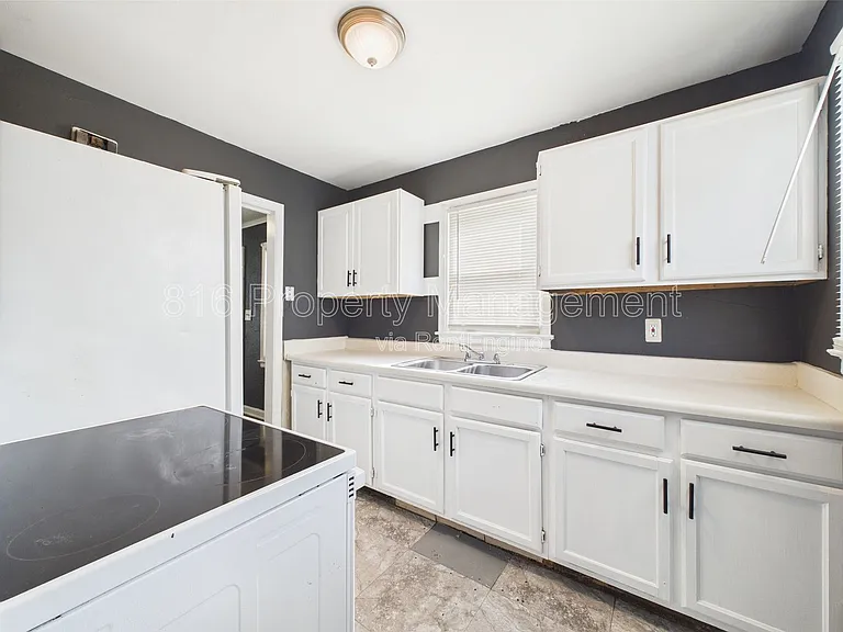 3354 Jackson Ave — Photo 5