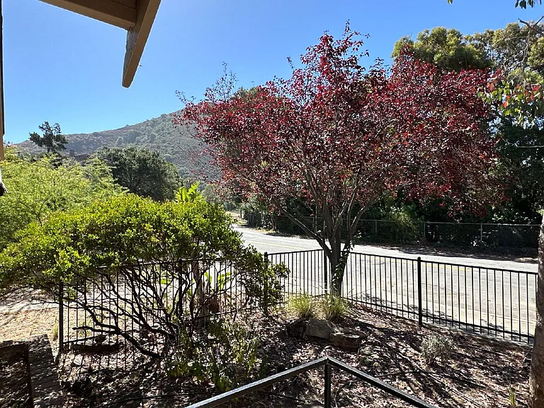 2140 Loomis St — Photo 3
