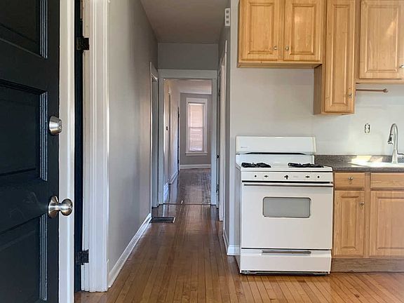 5th image of 4037 W Newport Ave