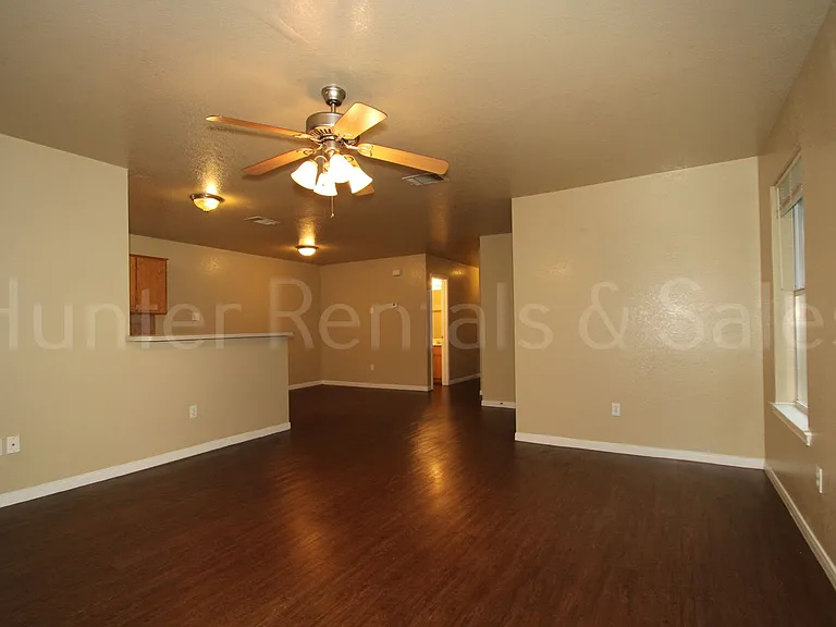 930 Ramblewood St #B — Photo 4