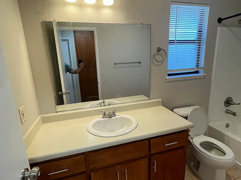 Upstairs Hallway Full Bathroom