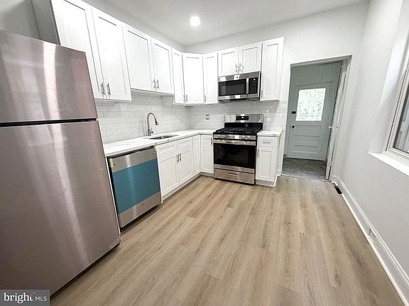 2nd image of 320 Powell St