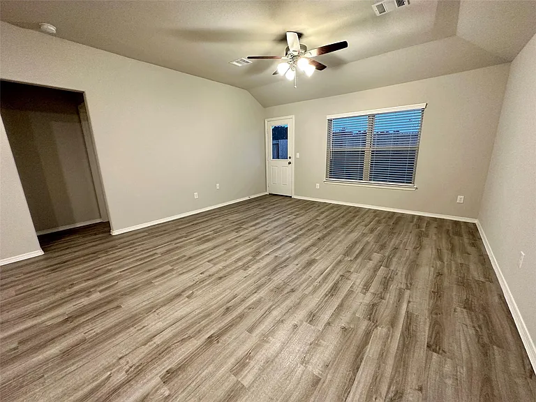 506 Dalloway St — Photo 18