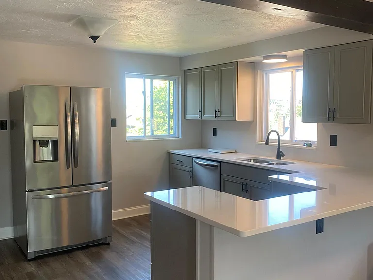 2929 Pioneer Ave — Photo 1