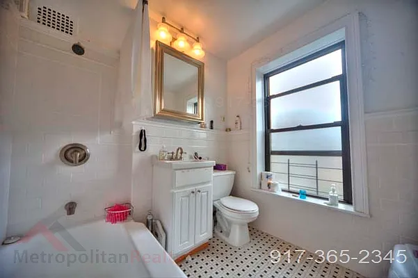 Rented by Metropolitan Realty | media 16