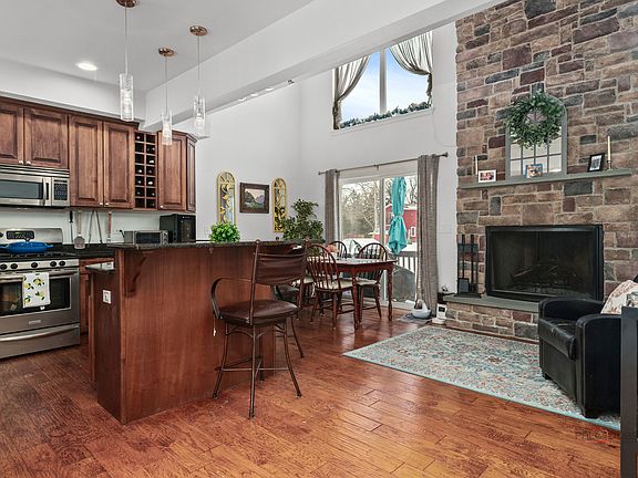4th image of 3317 Willow Ln