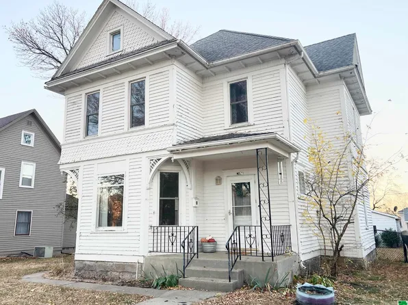 415 3rd Ave SE, Le Mars, IA 51031