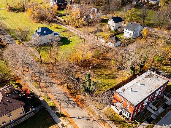 2nd image of 127 Rosedale Ct