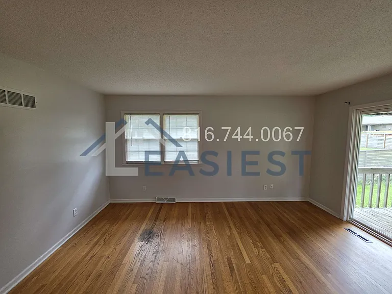 1005 NW Range St — Photo 4