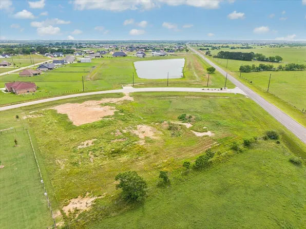 5071 Timber Ridge Dr, Sealy, TX 77474