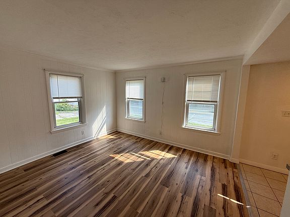 4th image of 347 Washington St Floor 1