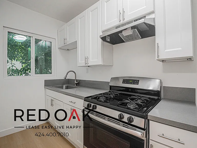 719 N Heliotrope Dr #307 — Photo 2