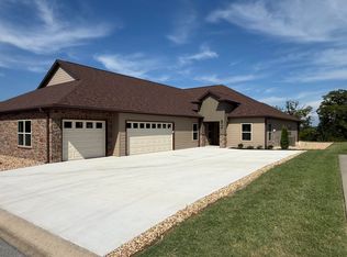 82 Mountain View Ct, Branson West, MO 65737