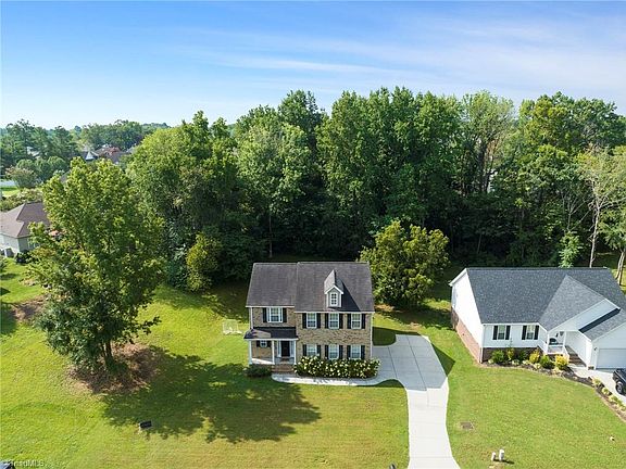 4th image of 513 Cornelia Dr