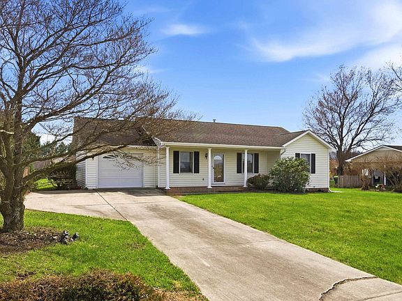 2nd image of 3869 Briarcliff Dr