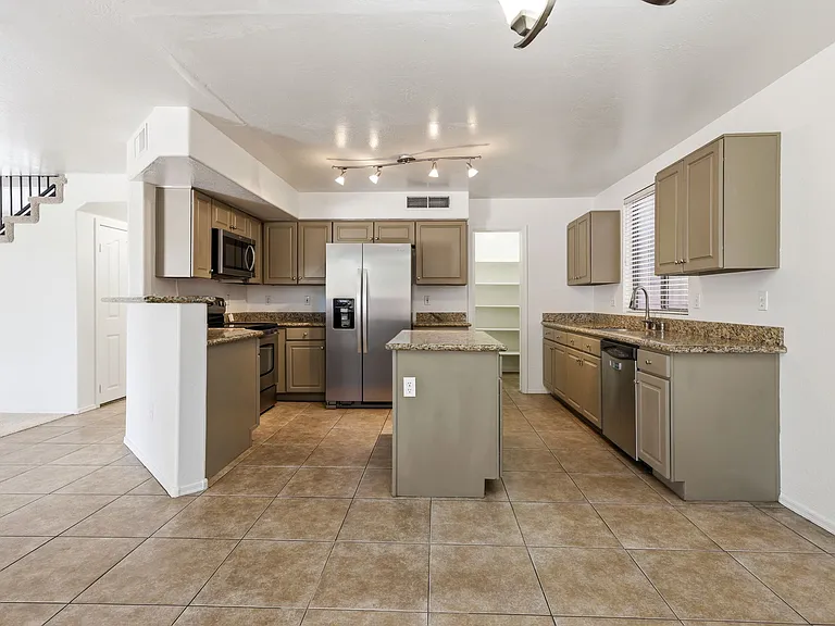 1492 N Saddle St — Photo 9