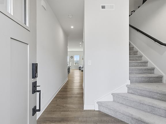 4th image of 688 Exmoor Dr