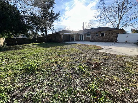 3rd image of 3135 Sabal Palm Dr