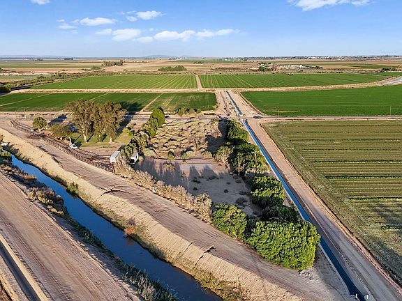 4th image of 2465 Meloland Rd #1