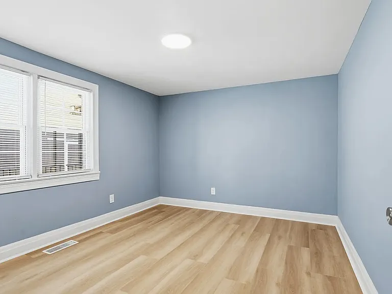 301 W John J Sharpe St — Photo 18