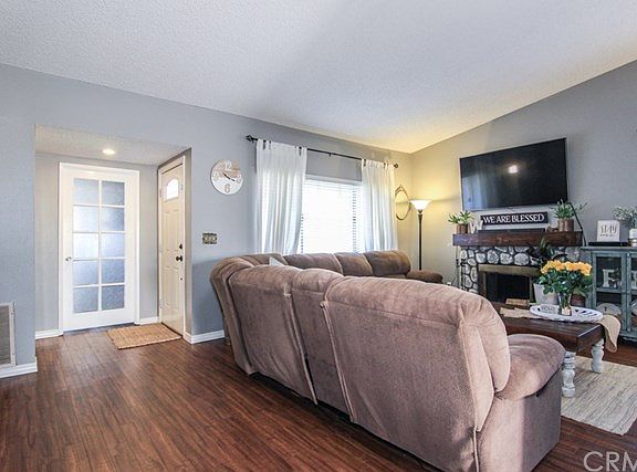 4th image of 23226 Melinda Ct