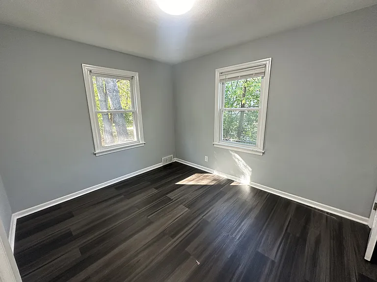 1720 Kilburn Ave — Photo 7