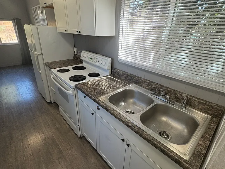 554 Hillside Ter #1 — Photo 4