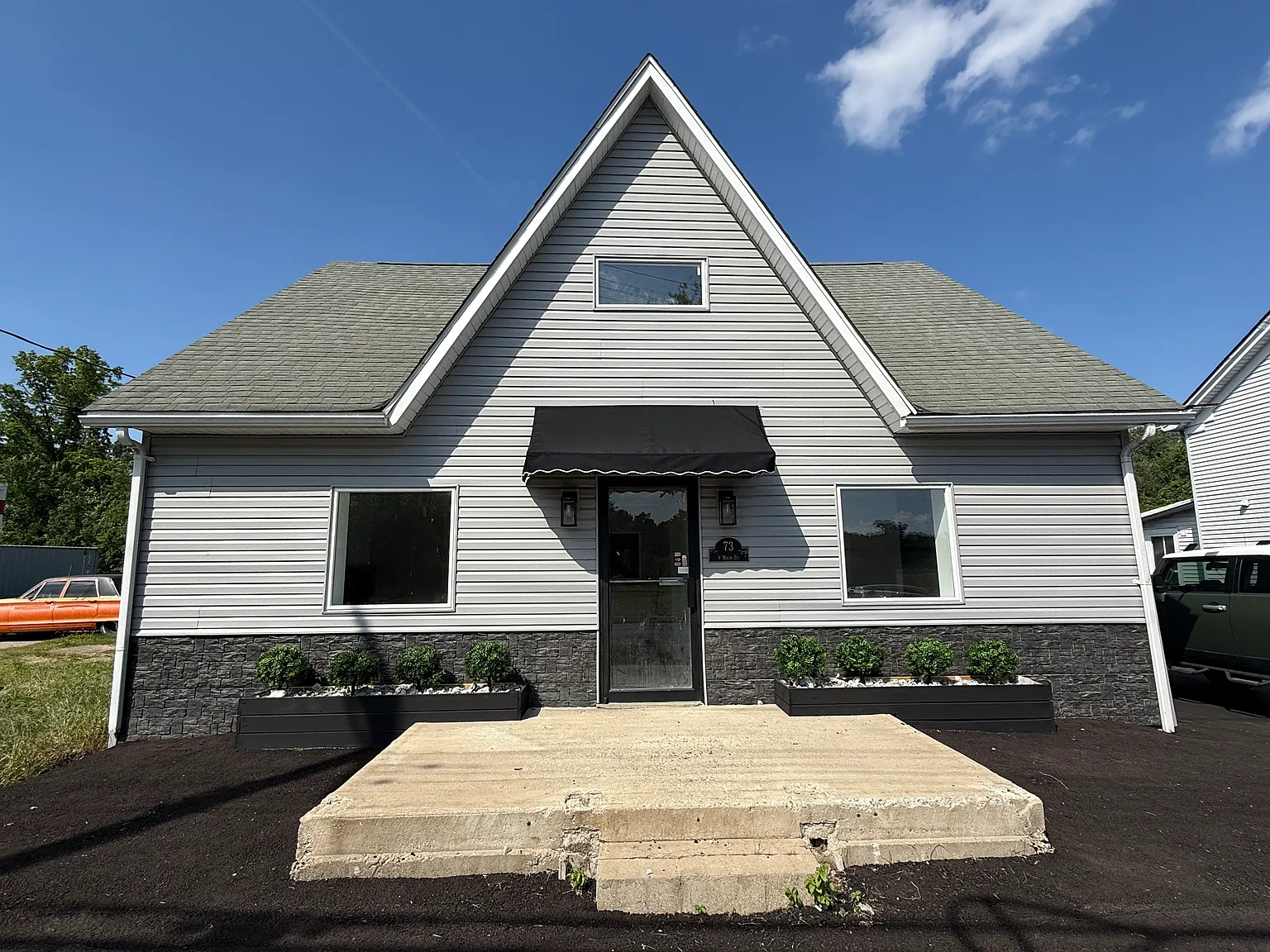 5 bed, 2000 sqft, $2,500 — Photo 1