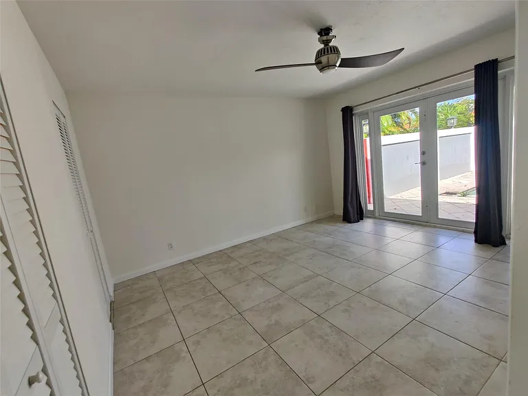 733 NE 18th Ave — Photo 63